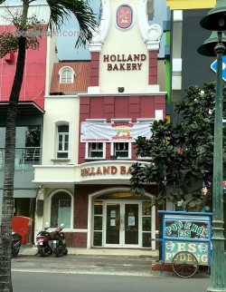 Lokasi Holland Bakery di Ruko Taman Semanan Indah