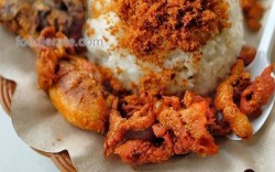 Nasi Ayam Paha + Kulit + Serundeng + Sambal Bawang Nasi Kulit Syuurga